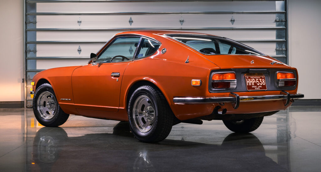 Tobar Datsun 240Z 1971 Modellino Auto Scala 1:18, Diecast Metallico Con Parti Aperte, Colori Assortiti, Collezione